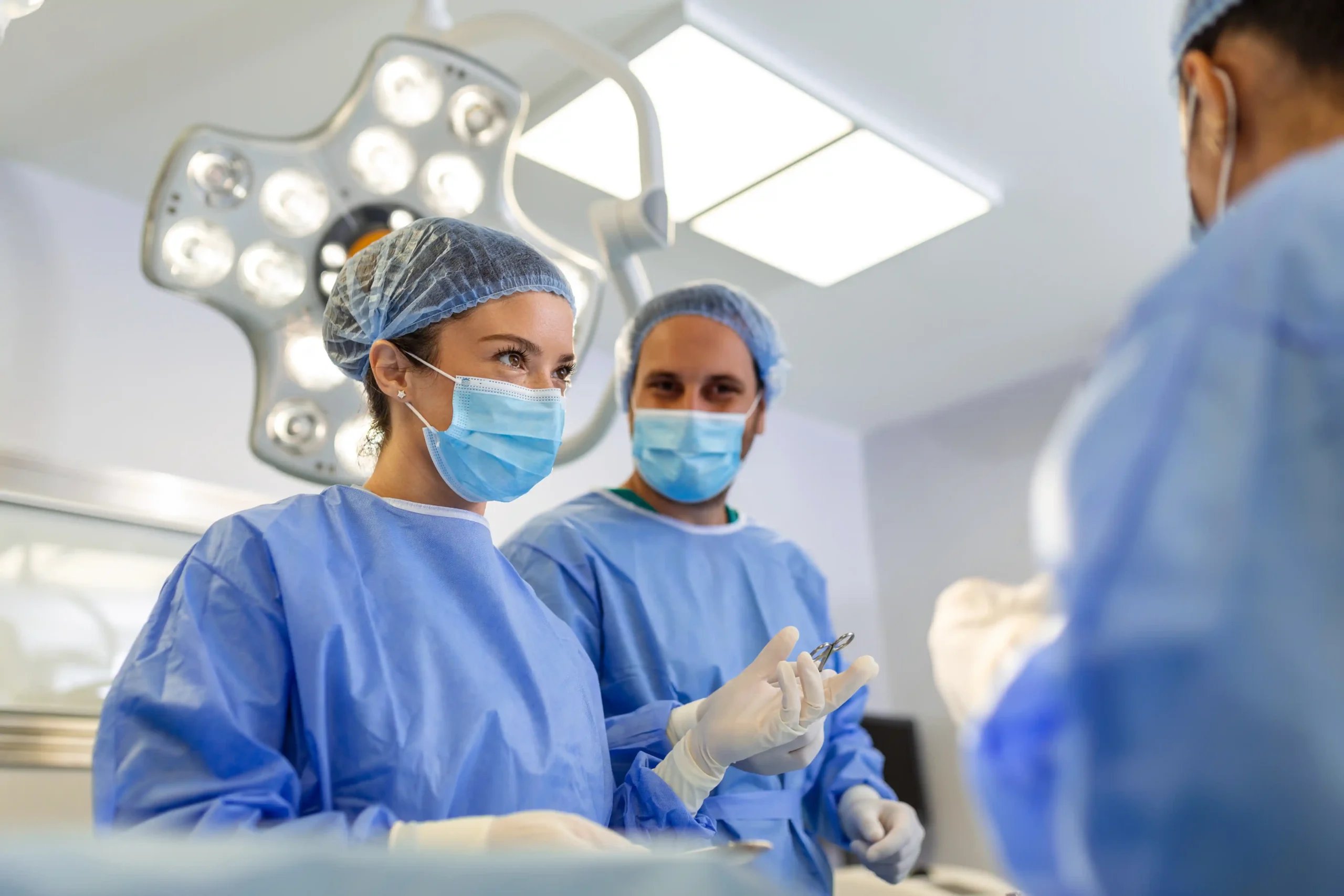 General Surgery in Tijuana, Mexico 12 A professional team of multiethnic surgeons in a Tijuana operation theatre, highlighting safety in general surgery.