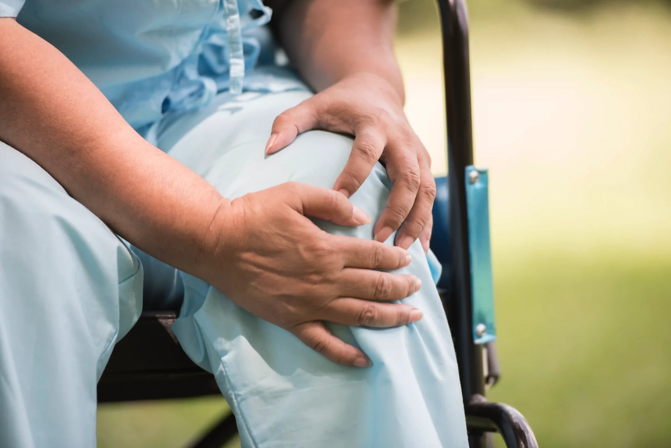 Joint Cartilage Regeneration in Tijuana, Mexico 16 Patient suffering from chronic knee pain seeking joint cartilage regeneration in tijuana for mobility restoration.