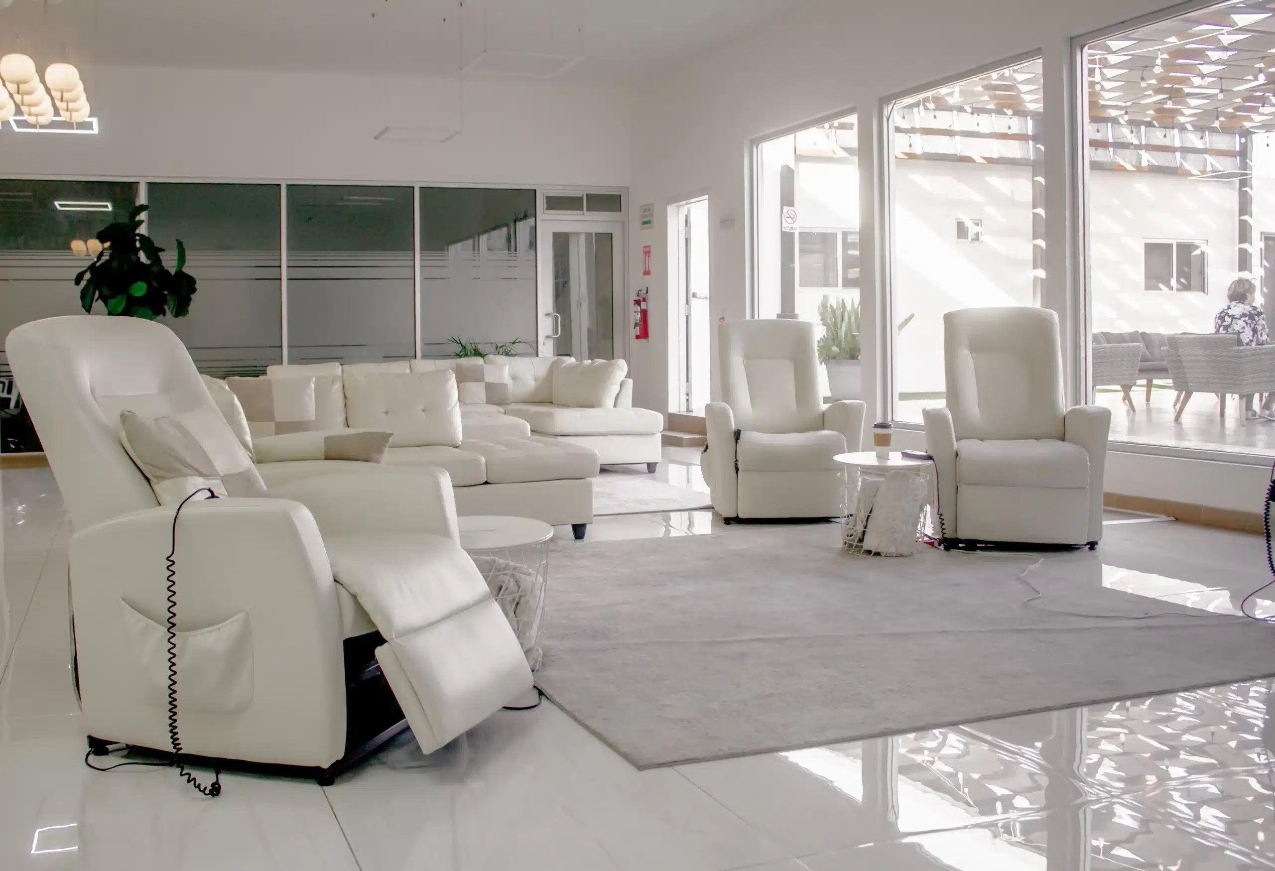 Liposuction in Tijuana, Mexico 12 Bright and spacious recovery lounge featuring comfortable recliners for patients healing from liposuction in Tijuana, Mexico and body contouring procedures.