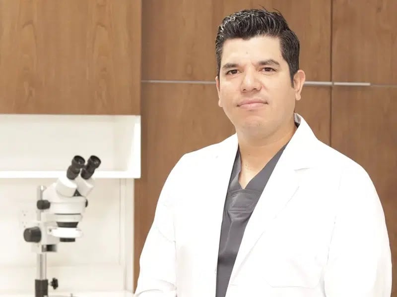 Hair Restoration in Tijuana, Mexico 16 Dr. Jimmy Cortez, hair transplant specialist in Tijuana, expert in FUE and DHI techniques at Capilar Hair Center.