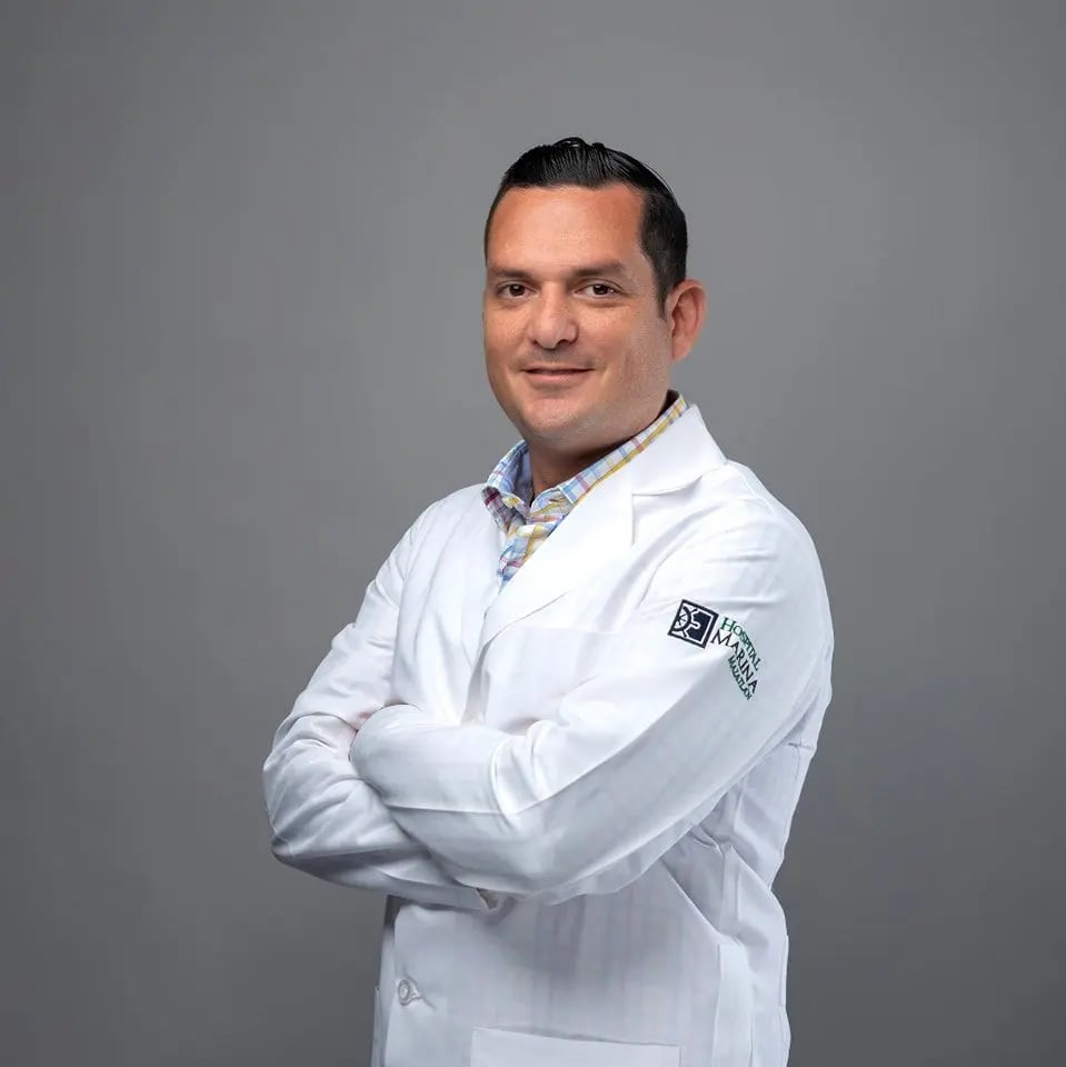 Eyelid Surgery in Tijuana, Mexico 16 Professional portrait of Dr. Javier Nares, a top-rated board-certified plastic surgeon in Tijuana, wearing a white lab coat and specializing in body contouring procedures.