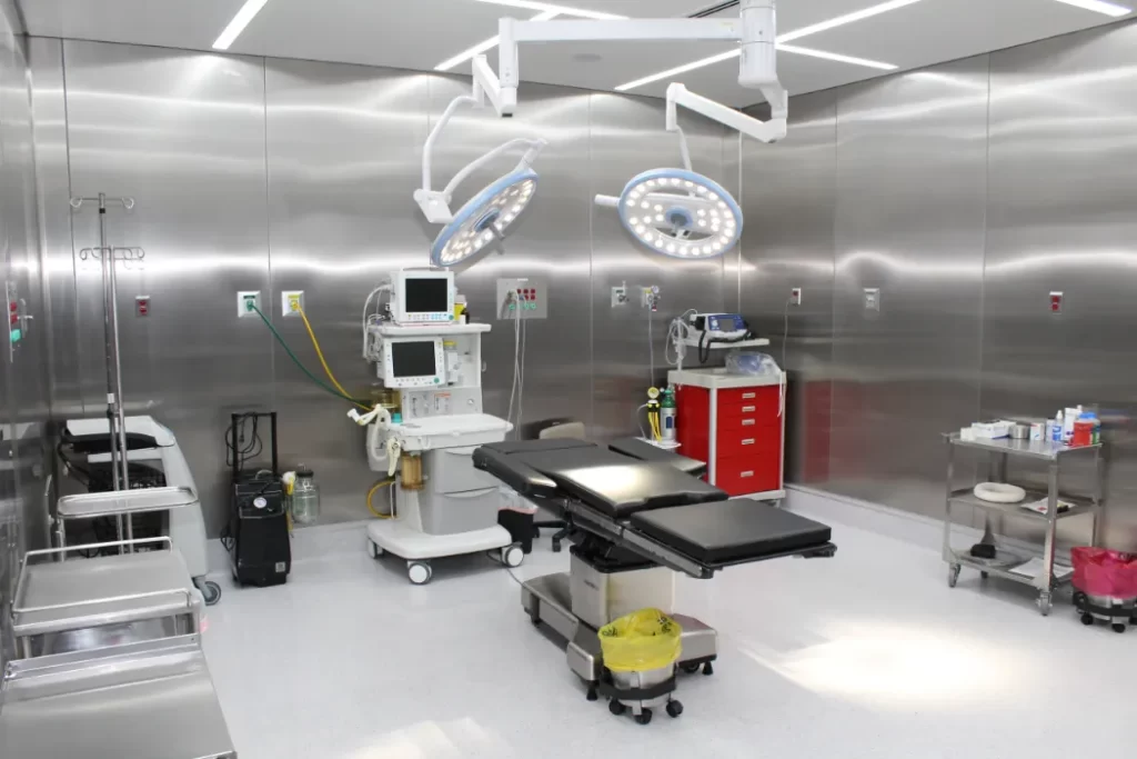 Modern accredited surgery room in Tijuana prepared for mommy makeover procedures.