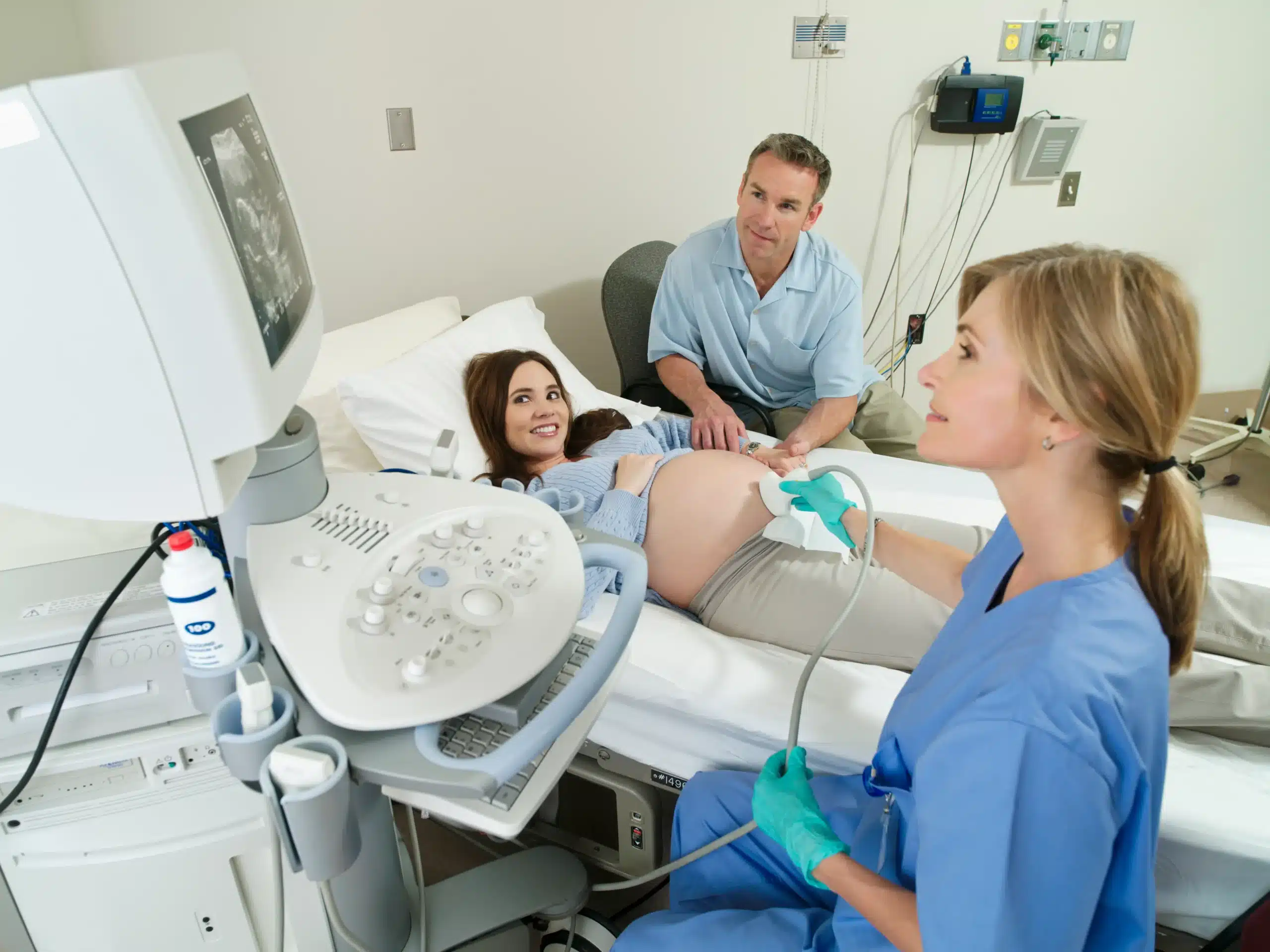 IVF in Tijuana, Mexico 13 Happy couple watching the ultrasound monitor with a specialist, confirming a successful pregnancy after undergoing IVF in Tijuana and affordable fertility treatments.