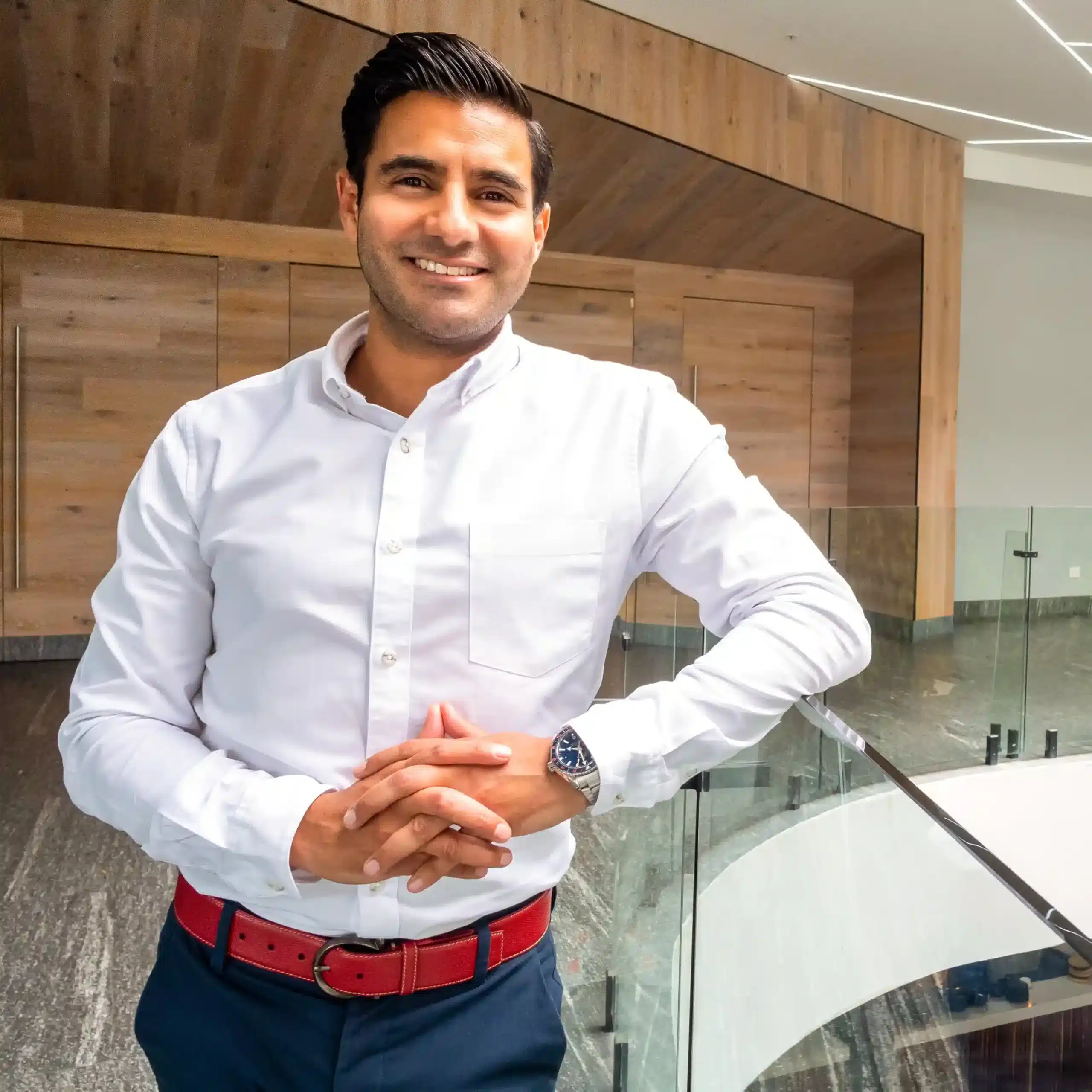 About Us 13 Portrait of HWBazaar leadership standing in a modern medical facility, representing visionary leadership and a commitment to patient safety and innovation in medical tourism Mexico.