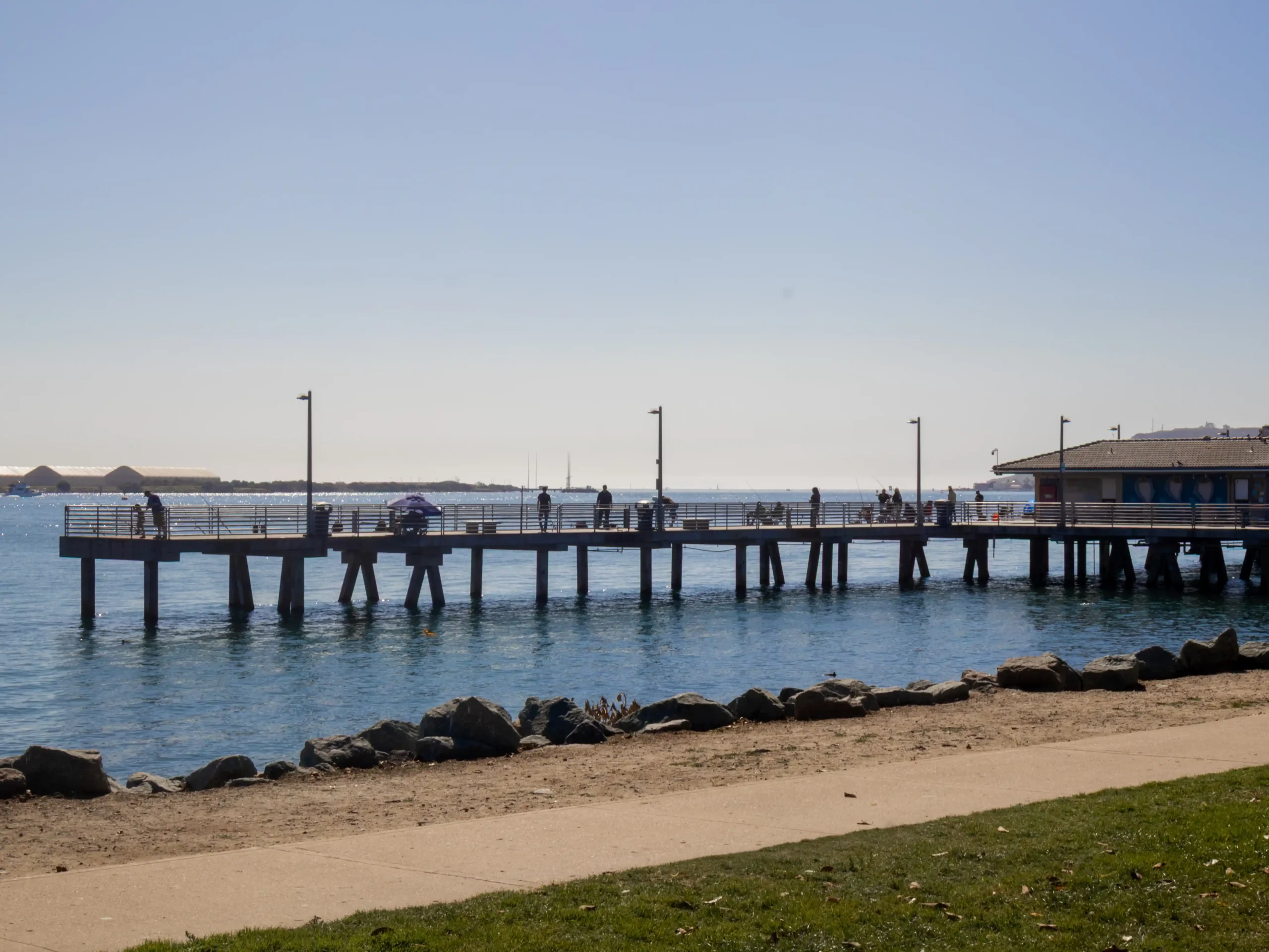 Patient Process 17 Patients participating in the medical travel process Tijuana for surgery in Mexico, showing accessible transportation and modern infrastructure.