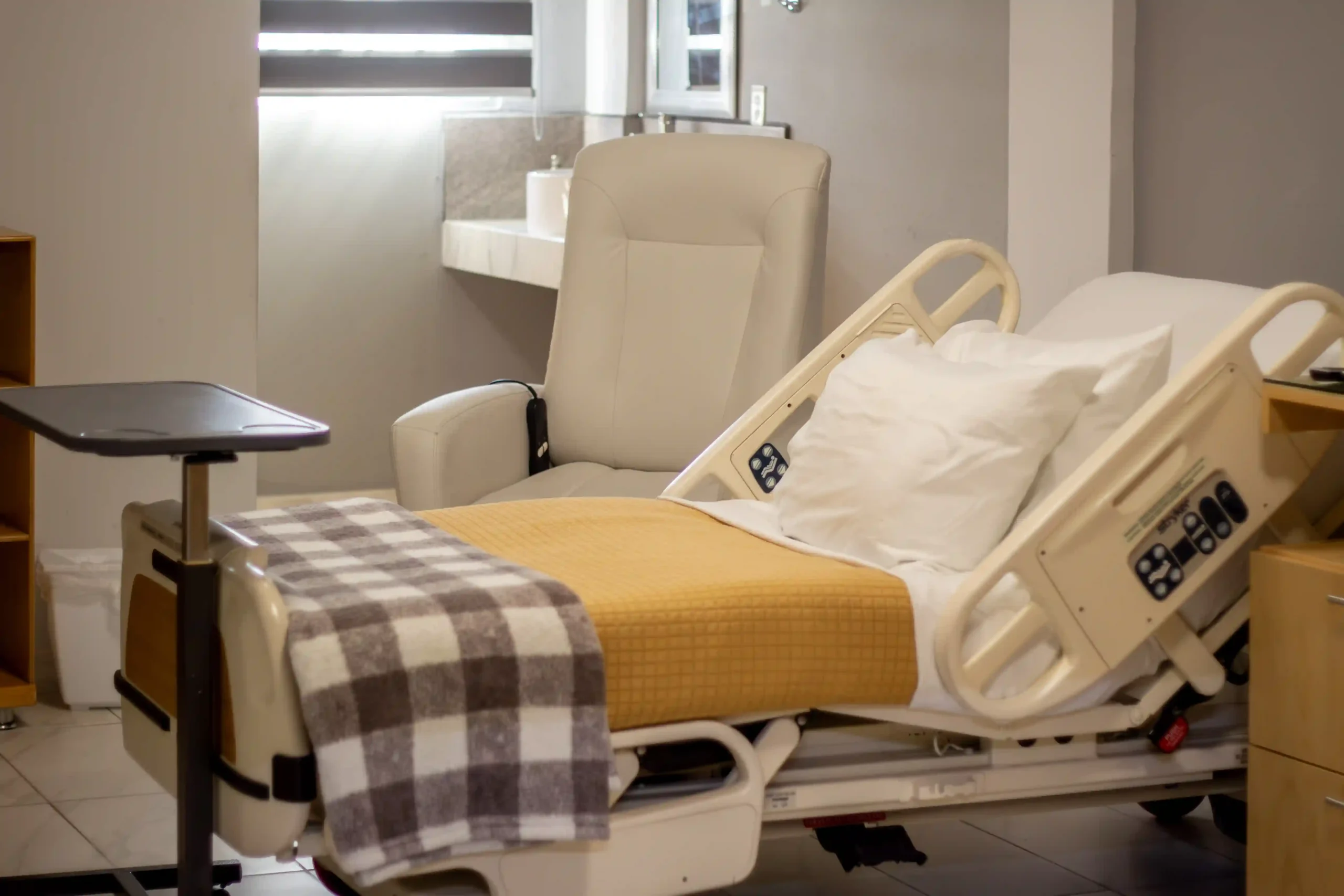 Rotator Cuff Repair in Tijuana, Mexico 12 Modern and comfortable private recovery room for medical tourism patients in Tijuana, Mexico.