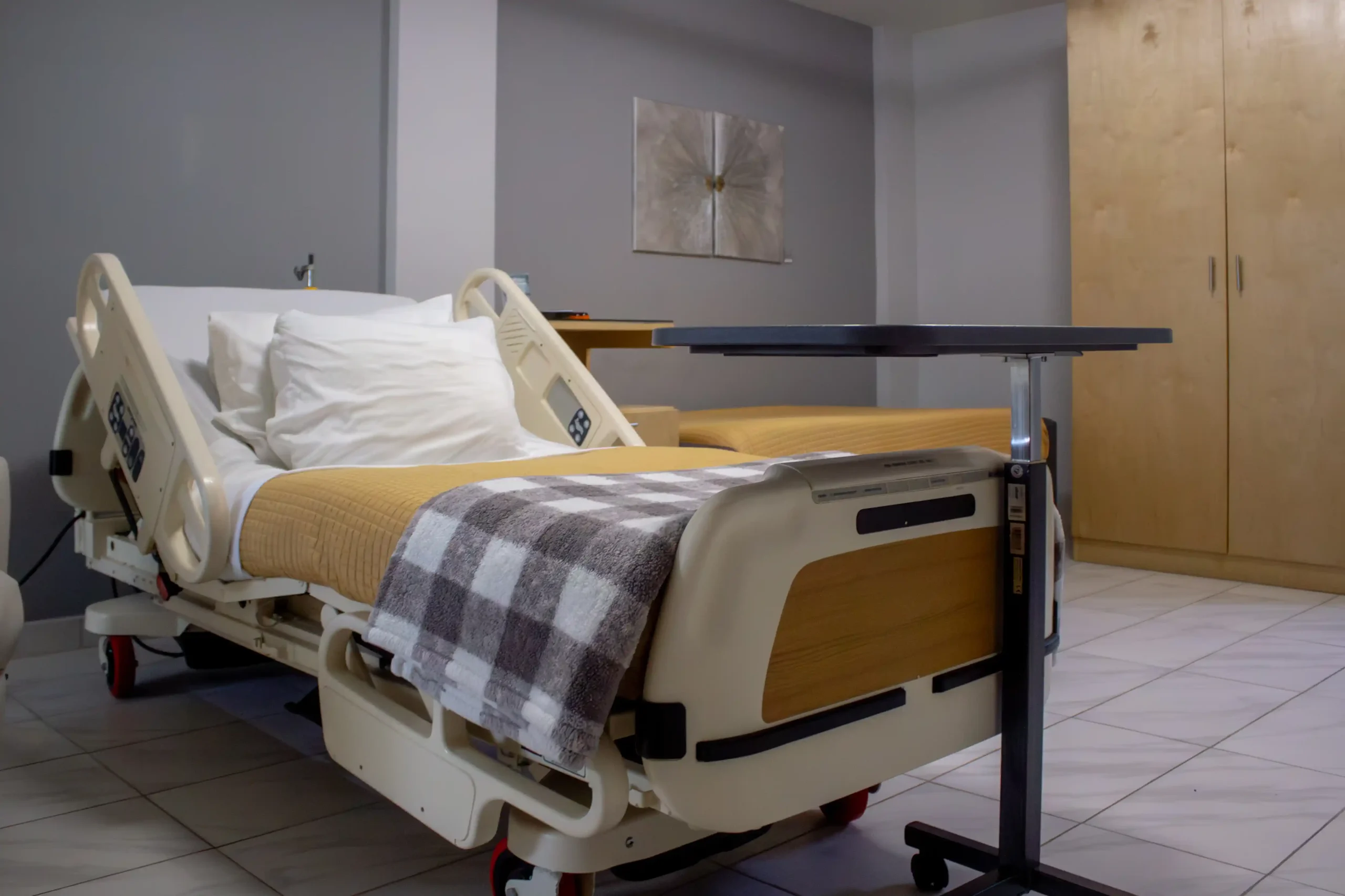Joint Cartilage Regeneration in Tijuana, Mexico 11 Modern medical recovery suite for joint cartilage regeneration in tijuana featuring professional hospital beds and private amenities.
